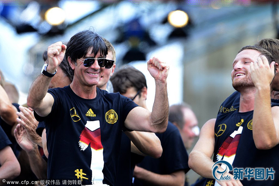 當(dāng)?shù)貢r(shí)間2014年7月15日，德國柏林，德國隊(duì)歸國舉行奪冠巡游