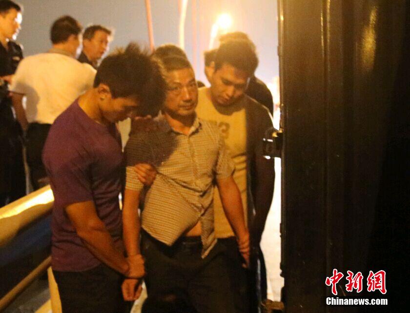 圖為劫持者被擒獲。