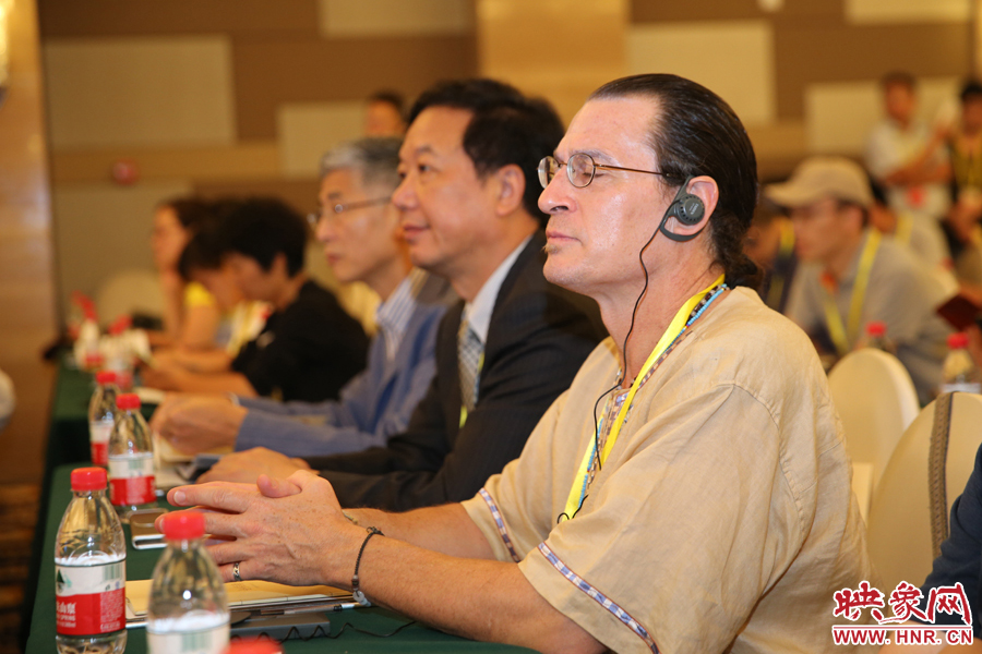 身著特色服飾的外國嘉賓。