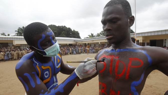 科特迪瓦演員表演宣傳對抗埃博拉疫情