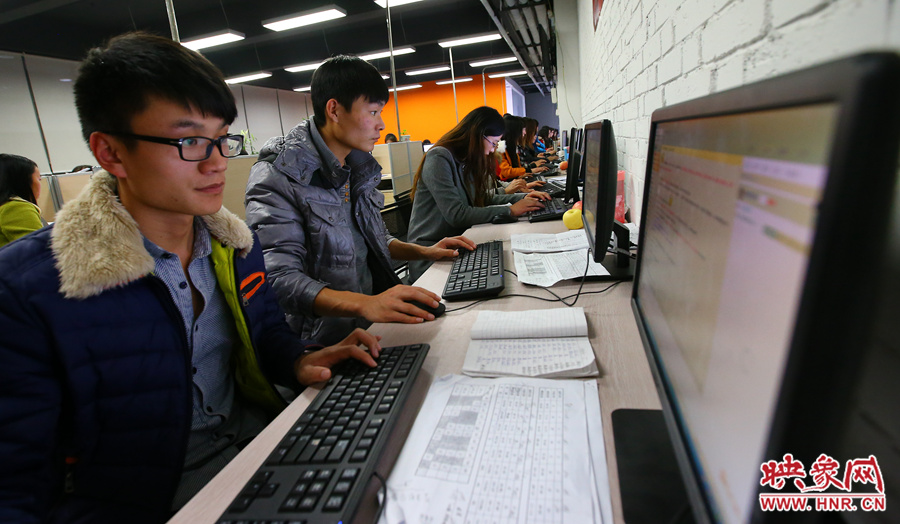 從凌點(diǎn)開(kāi)始，最忙碌的就要數(shù)這些客服人員