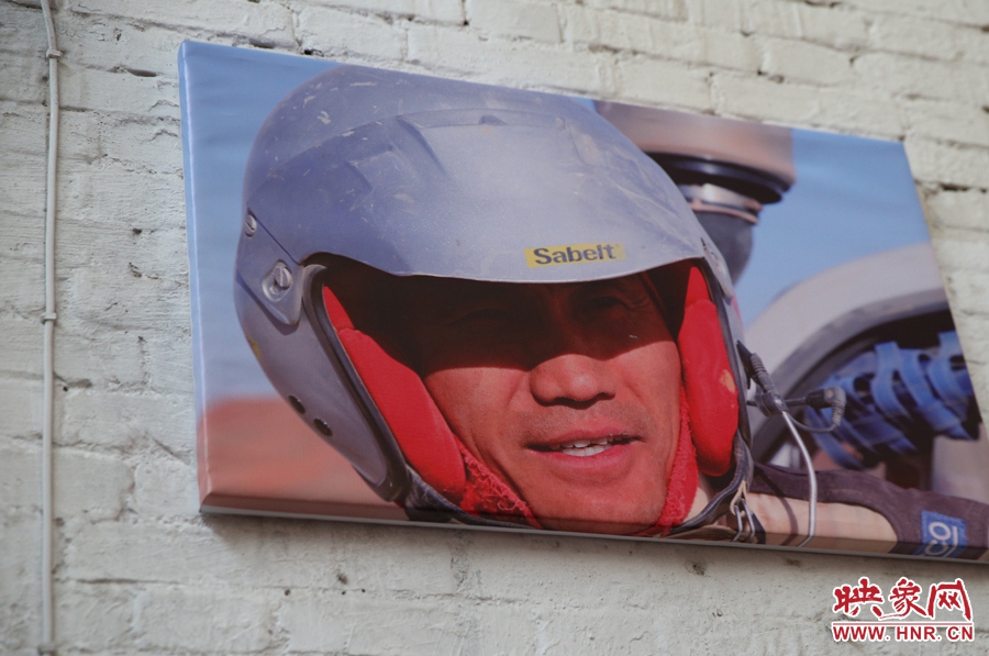 賽車的世界、更是男人的世界。圖為部分參展攝影作品。