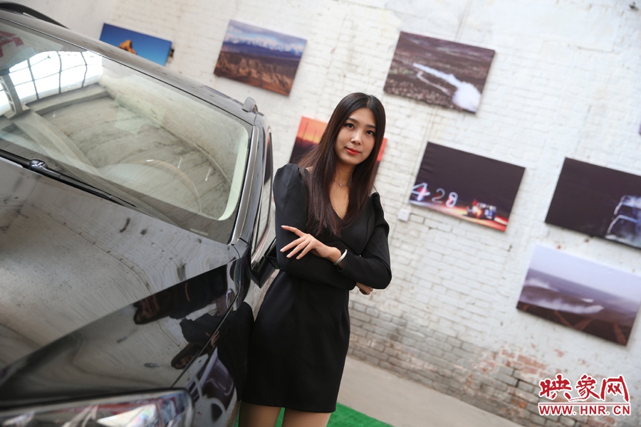 姐是車模，賽車的車。