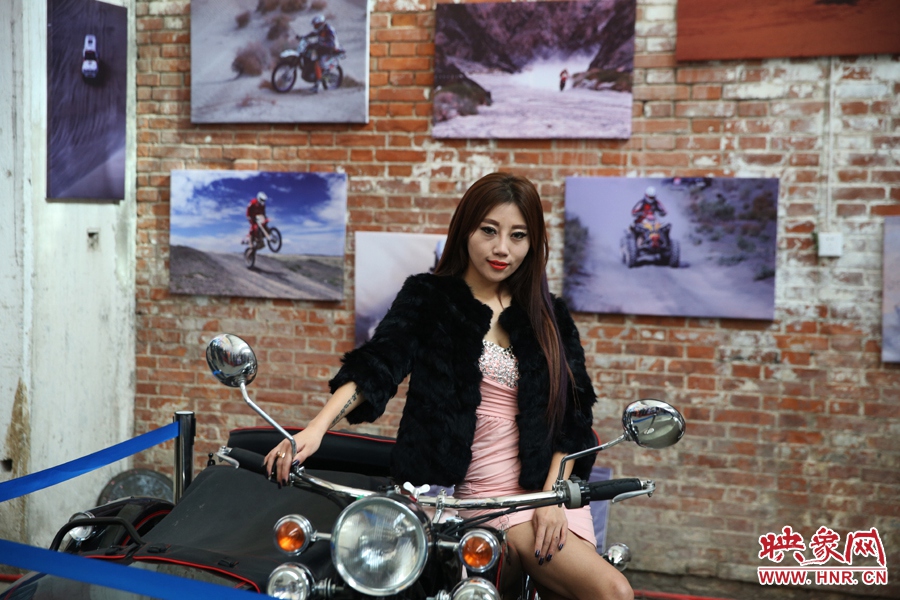 姐是車模，賽車的車。