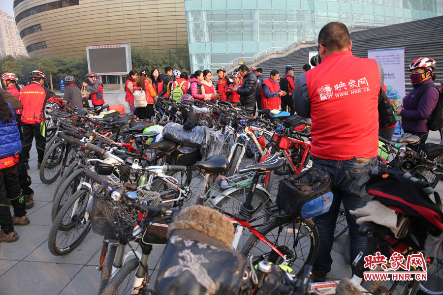 參加活動的車友太多，忙壞攝影師
