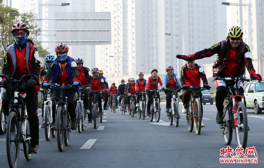 獻愛心、騎行天下，映象網(wǎng)騎行車友樂翻天