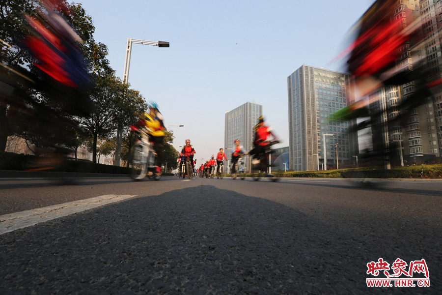 獻愛心、騎行天下，映象網(wǎng)騎行車友樂翻天