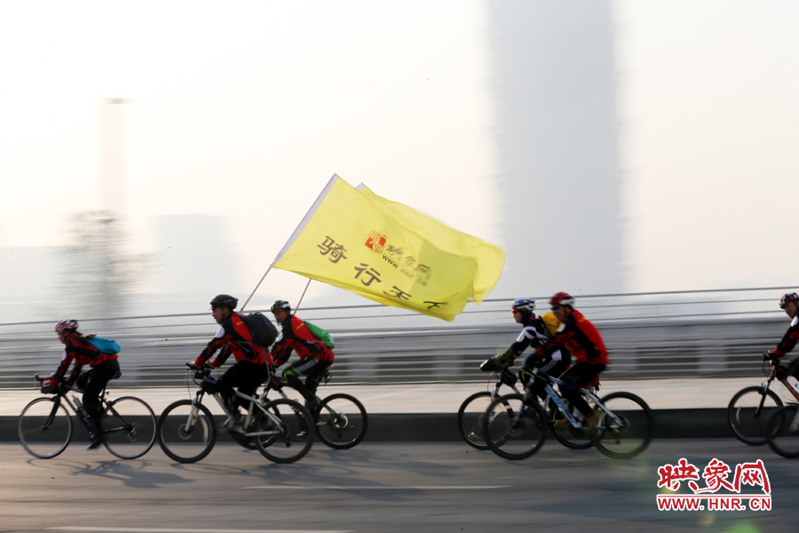 獻愛心、騎行天下，映象網(wǎng)騎行車友樂翻天