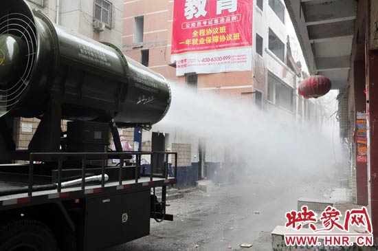 針對造成霧霾的主兇“建筑工地揚塵”，“霧炮車”降塵除塵效果能到到80%。