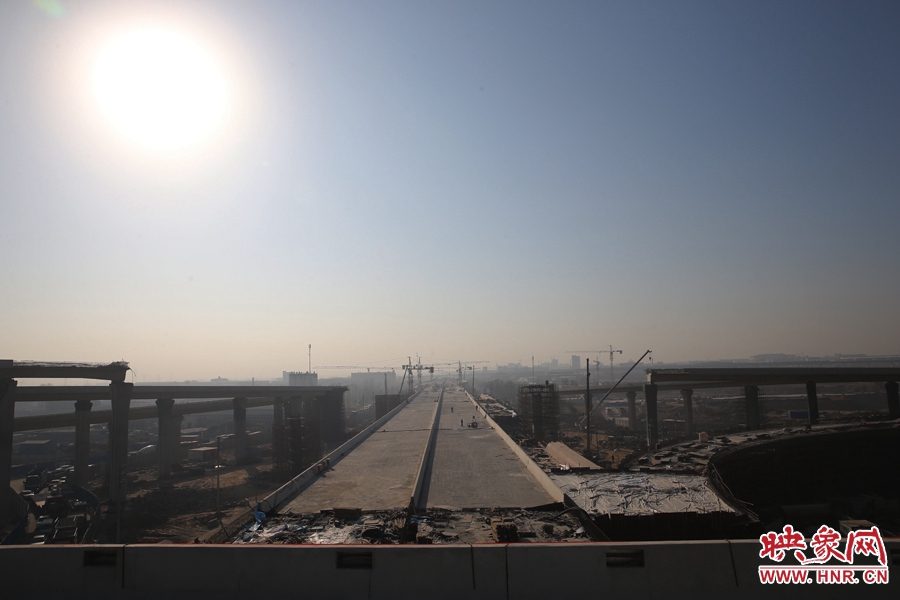 隴海高架從西四環(huán)上方通過(guò)。