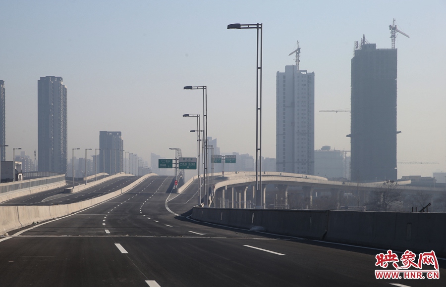 隴海高架與西三環(huán)立交。