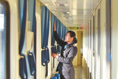 臥鋪車廂 半包式，更具私密性和舒適性。