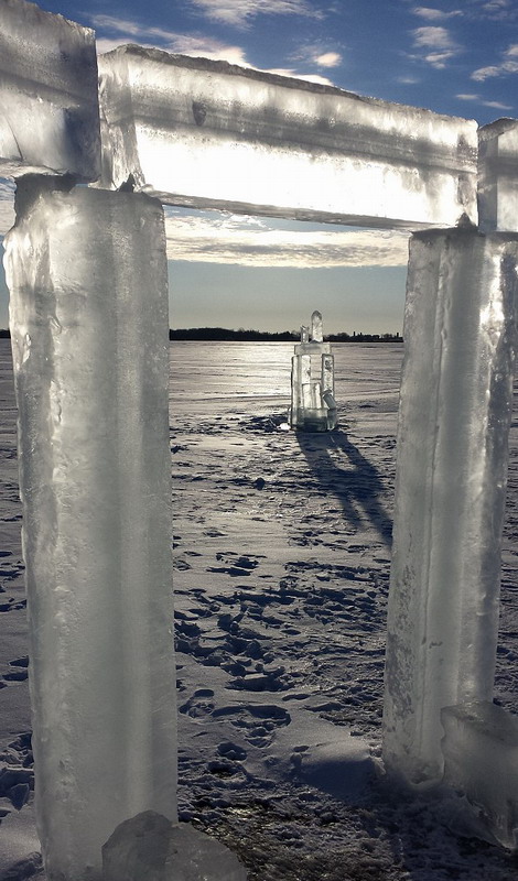 每根冰柱都重達(dá)300磅（約合136公斤）。（網(wǎng)頁截圖）