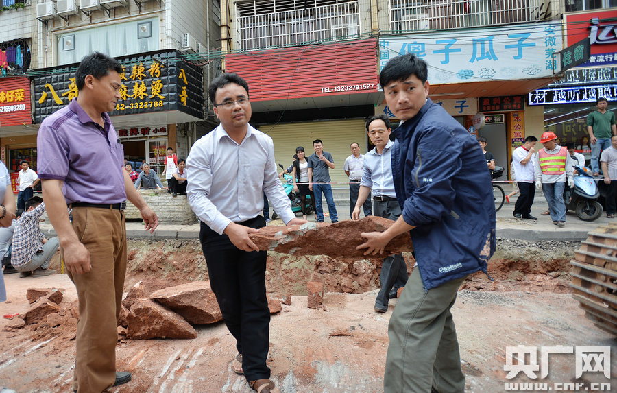 一旦發(fā)現(xiàn)恐龍蛋化石，及時上報，通知公安和文物部門進行保護。