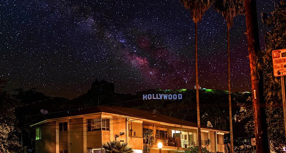 星空下的好萊塢。（網(wǎng)頁(yè)截圖）