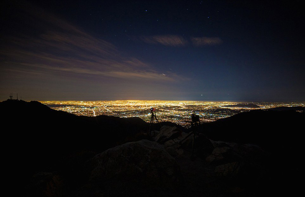 制作一部20秒鐘的短片需要拍攝近450張類似照片。（網(wǎng)頁(yè)截圖）