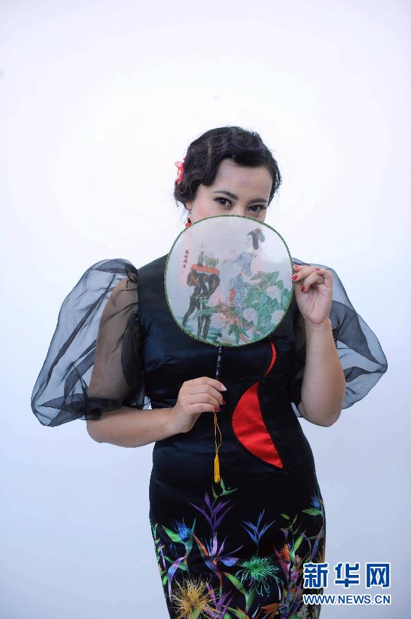 15萬人同秀旗袍 展現(xiàn)中國服飾之美 15萬人同秀旗袍 展現(xiàn)中國服飾之美