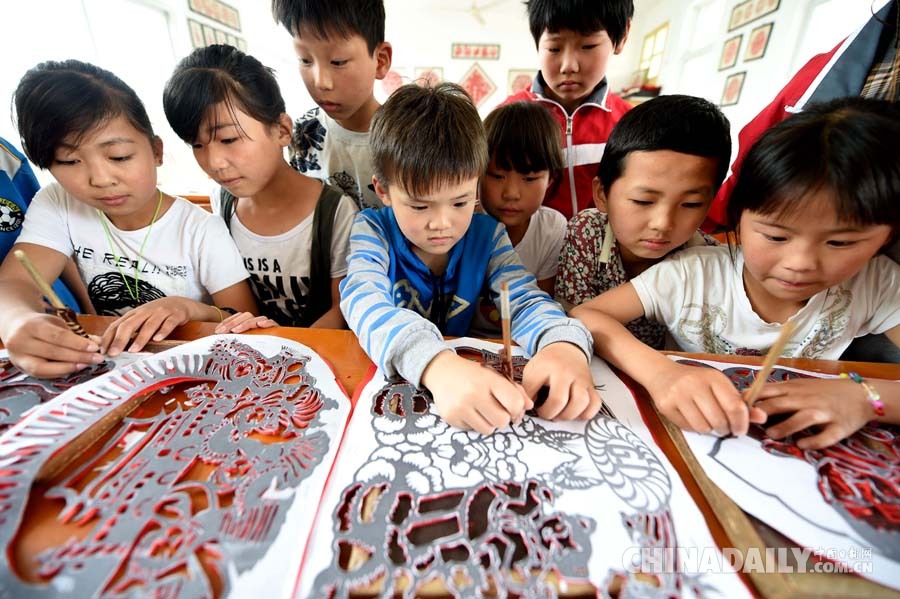 中國(guó)日?qǐng)?bào)聚焦各地迎“六一”兒童節(jié)