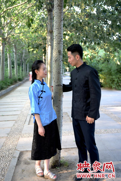 輕輕的凝視，勝卻了千言萬語。