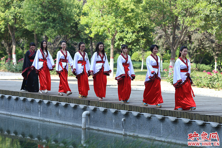 在校園里再走走，下次又不知道是何年何時。