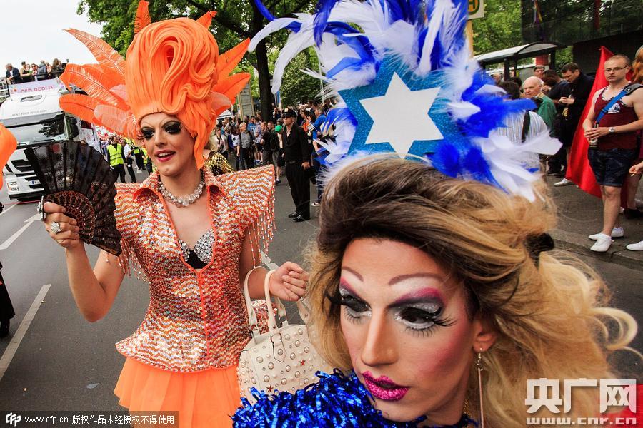 德國(guó)柏林，當(dāng)?shù)嘏e行同性戀驕傲大游行