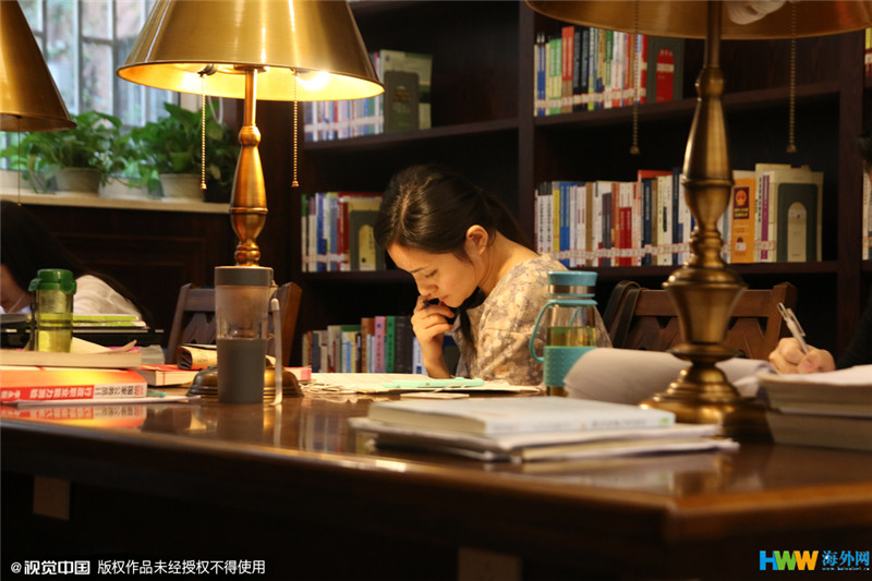 重慶大學(xué)改造翻新的“民國(guó)風(fēng)圖書館”走紅網(wǎng)絡(luò)，引得無(wú)數(shù)網(wǎng)友點(diǎn)贊