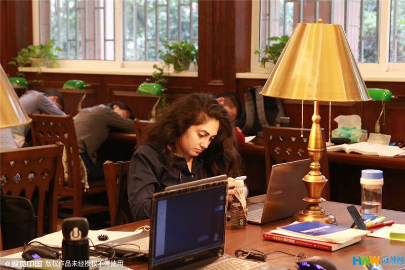 重慶大學(xué)改造翻新的“民國(guó)風(fēng)圖書館”走紅網(wǎng)絡(luò)，引得無(wú)數(shù)網(wǎng)友點(diǎn)贊