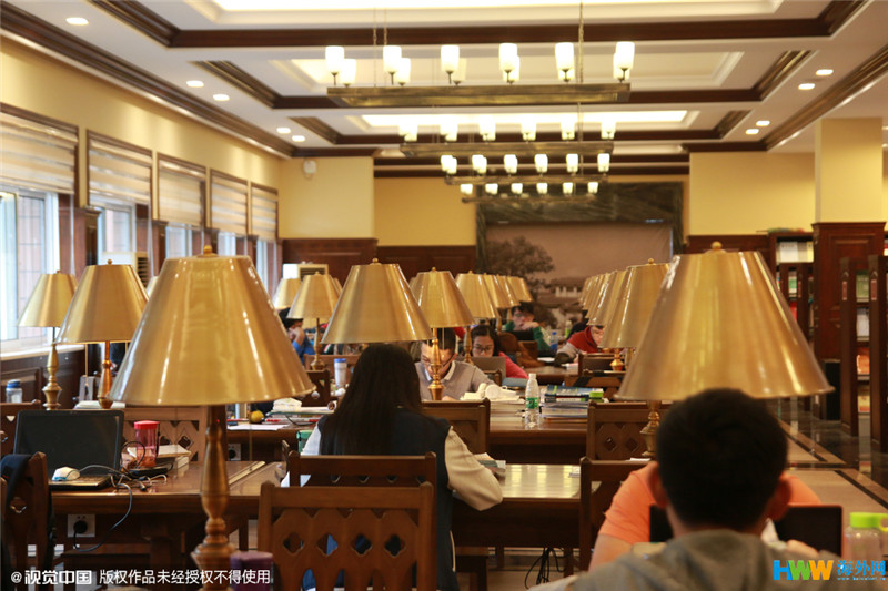 重慶大學(xué)改造翻新的“民國(guó)風(fēng)圖書館”走紅網(wǎng)絡(luò)，引得無(wú)數(shù)網(wǎng)友點(diǎn)贊