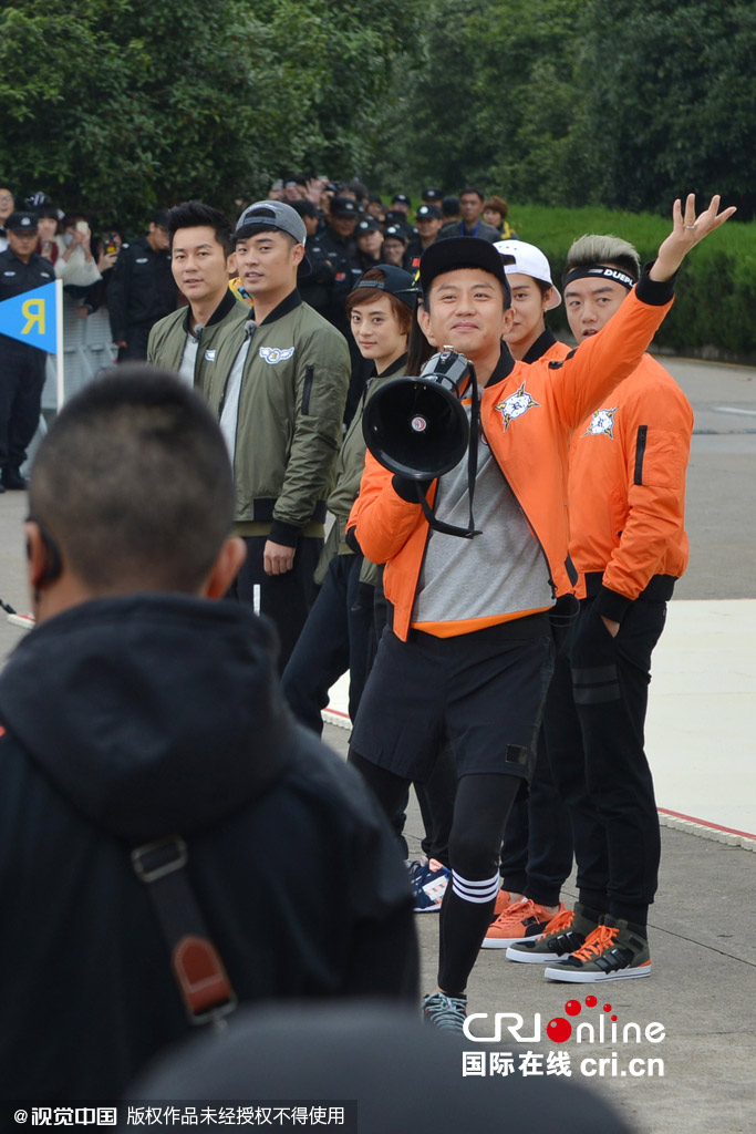 《奔跑吧兄弟》第三季劇組到南京錄制節(jié)目。