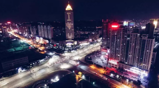 情人節(jié)最溫暖告白！84歲老人包下整樓示愛老伴