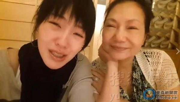 看明星花式秀母親節(jié)！甜馨上鏡鄧超祝福三個媽