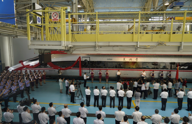 當(dāng)日，由中國(guó)鐵路總公司牽頭組織研制、具有完全自主知識(shí)產(chǎn)權(quán)、達(dá)到世界先進(jìn)水平的中國(guó)標(biāo)準(zhǔn)動(dòng)車組被命名為“復(fù)興號(hào)”。“復(fù)興號(hào)”將于6月26日在京滬高鐵兩端的北京南站和上海虹橋站雙向首發(fā)。