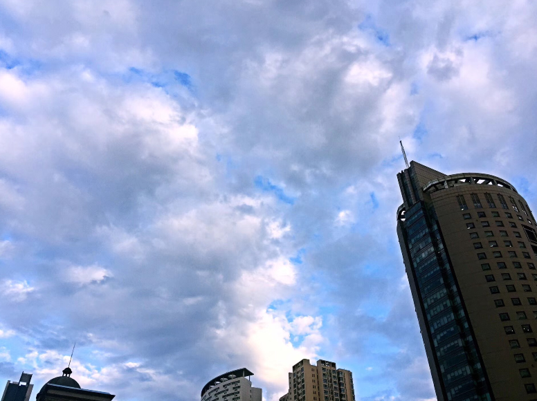 又被鄭州的藍(lán)天刷屏！隨便一拍就是手機(jī)壁紙