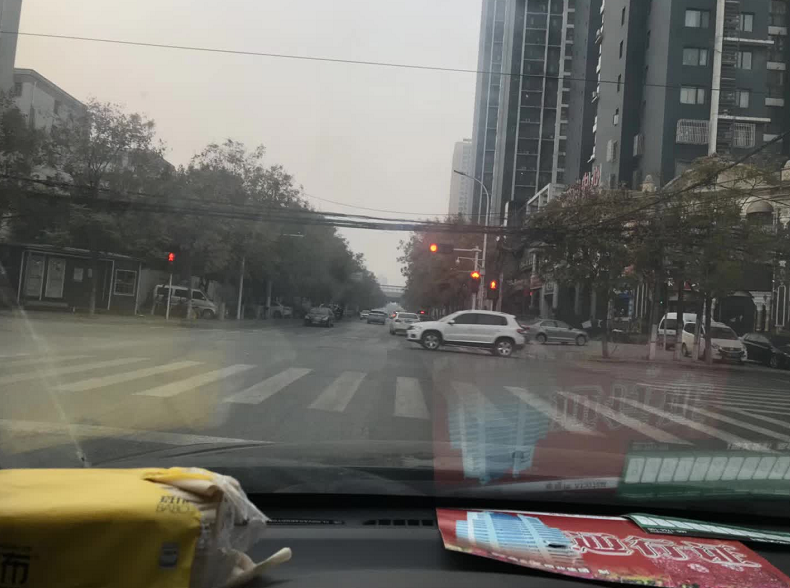 限行第一天！鄭州的早高峰是這個(gè)樣子的