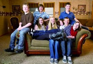 長大后的七胞胎。