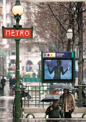 法國設(shè)置“語言警察”，防止民眾在受限制的場合說英語或聽英語內(nèi)容。