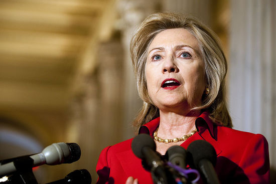 希拉里接受訪問時(shí)“哭窮”稱自己不算有錢人