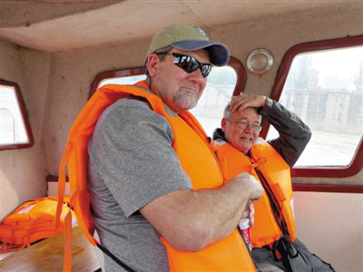 美國亞洲鯉專家Jim（左）和大自然保護協(xié)會高級顧問Robert