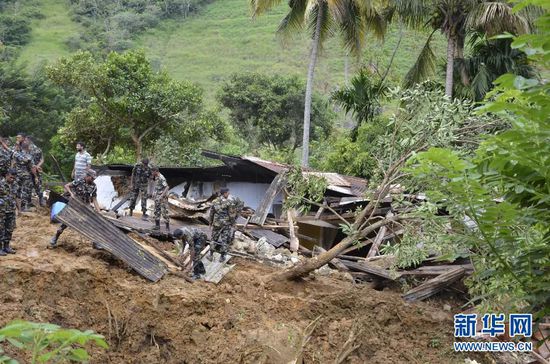 10月29日，斯里蘭卡救援部隊(duì)抵達(dá)山體滑坡災(zāi)區(qū)展開救援。