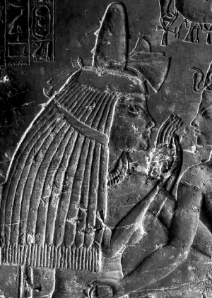 墓中壁畫(huà)顯示，馬婭把年幼的圖坦卡蒙抱在膝上。