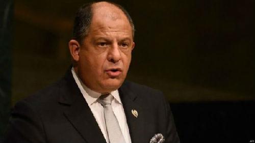 哥斯達(dá)黎加總統(tǒng)路易斯·索利斯表示，政府亟需資金因應(yīng)財(cái)政赤字，但中國(guó)提供10億美元貸款的時(shí)機(jī)仍未成熟。（圖片來(lái)源：英國(guó)廣播公司網(wǎng)站）