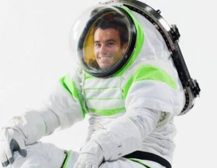 18個(gè)保障生命運(yùn)轉(zhuǎn)系統(tǒng)的背包中只有11個(gè)可用，這些背包是用于支持宇航員在開(kāi)放的宇宙空間中工作使用的，這些不可用的背包使得工作人員對(duì)在空間站工作結(jié)束之前的狀況表示擔(dān)憂。