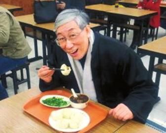 吳頌今到慶豐包子鋪找靈感。