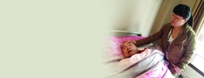 趙靜霞把老父親搬進(jìn)養(yǎng)老院照顧。