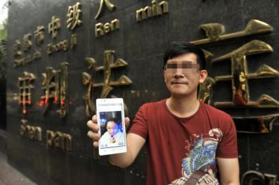 5月20日，成都市中級(jí)人民法院，駱先生再次將前女友告上法庭。