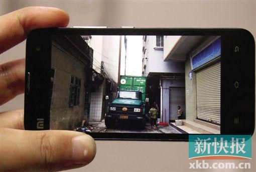 吳師傅的貨車被迫停留在現(xiàn)場幾天。