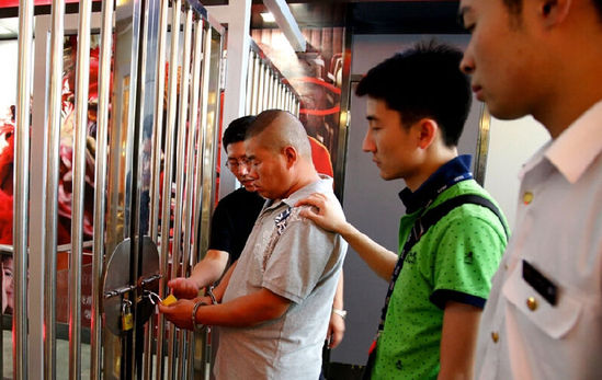 男子自家鑰匙能開(kāi)北京南站大門(mén) 私帶人進(jìn)站牟利