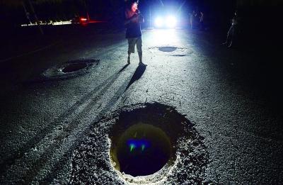 500米長(zhǎng)馬路不見(jiàn)40余個(gè)井蓋 市民散步不慎墜井