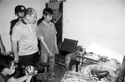 今年8月，我國內(nèi)地發(fā)生多起單身女性乘坐“黑車”后慘遭車主殺害的案件，被網(wǎng)友稱為“黑色8月”。