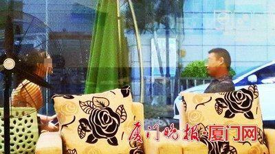 謝某約本報女記者在廈大附近一家咖啡廳見面，侃侃而談